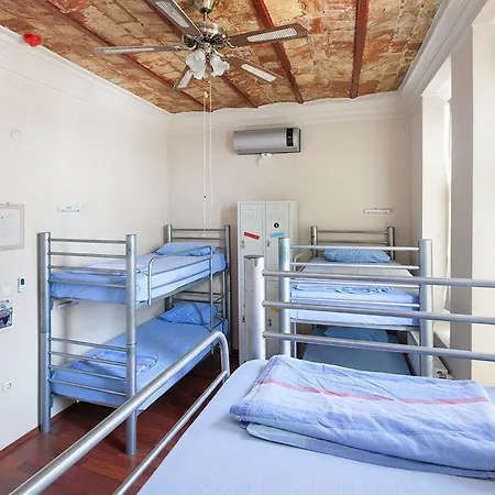 Rapunzel Хостел *